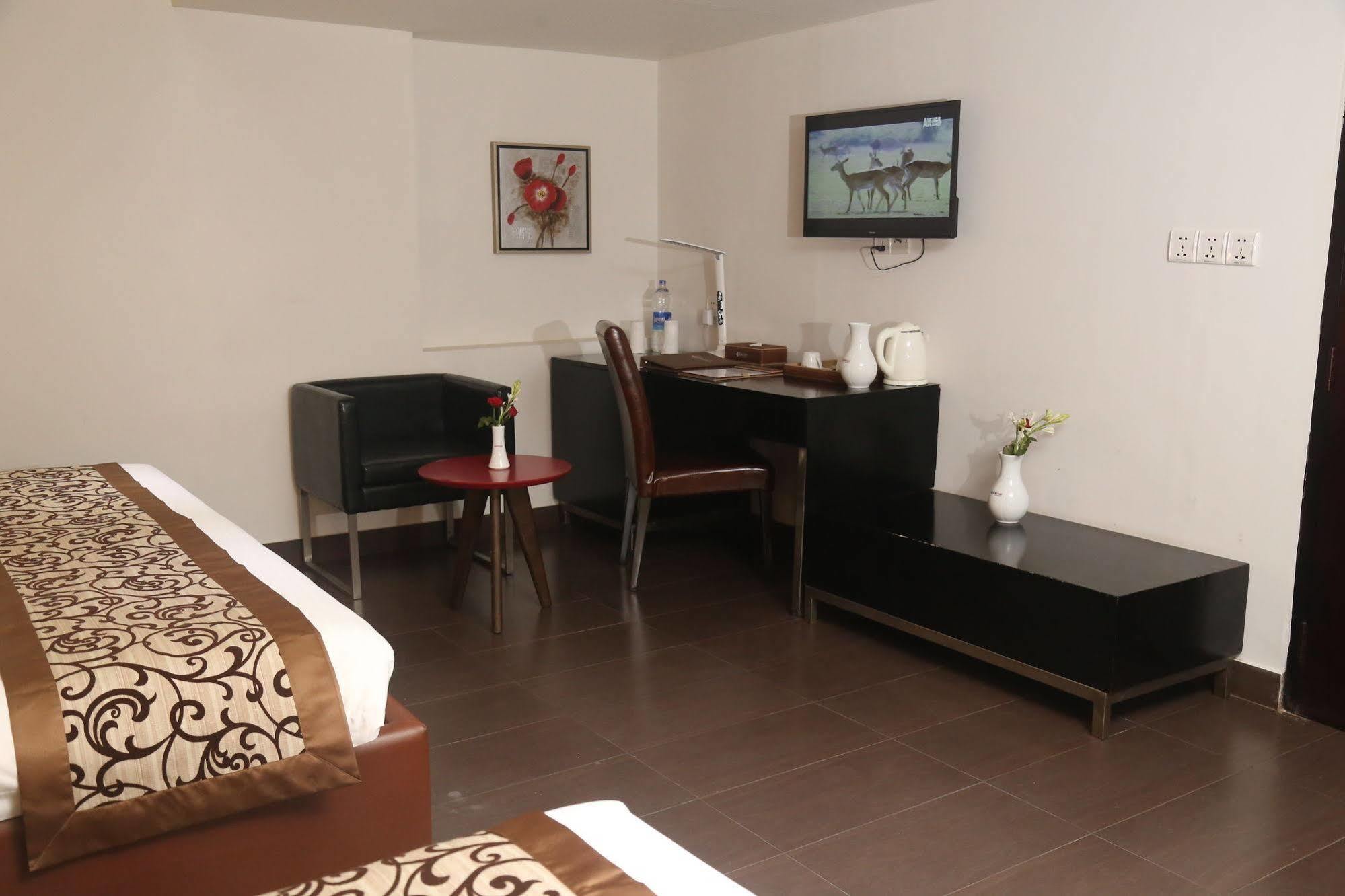 Galesia Hotel & Resort - Dhaka Bagian luar foto